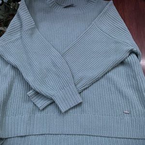 Hollister sweater size medium
